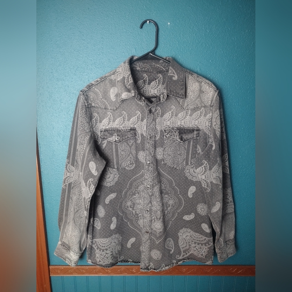 Forever 21 Men's Gray Paisley Button-Up Denim Shirt